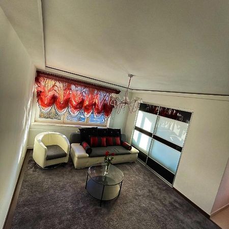 Luxury Red Apartment By Marta Ράντομ Εξωτερικό φωτογραφία