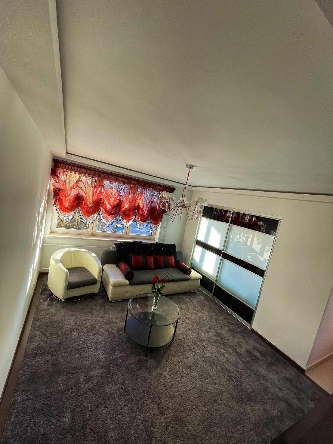 Luxury Red Apartment By Marta Ράντομ Εξωτερικό φωτογραφία