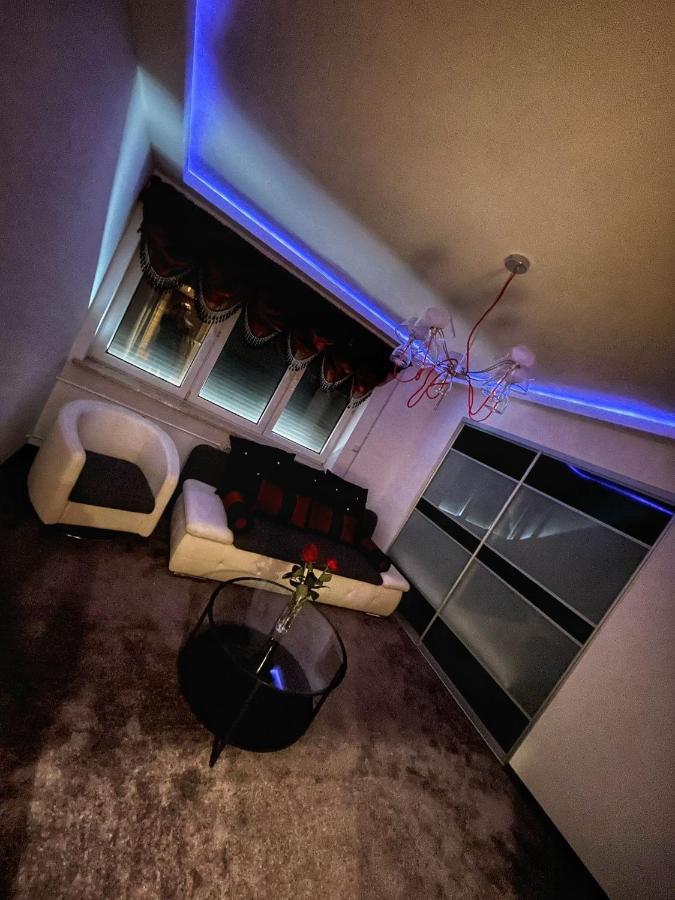 Luxury Red Apartment By Marta Ράντομ Εξωτερικό φωτογραφία