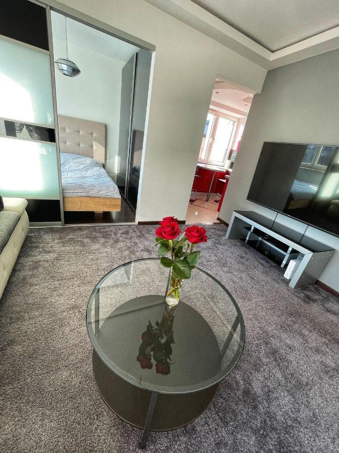 Luxury Red Apartment By Marta Ράντομ Εξωτερικό φωτογραφία
